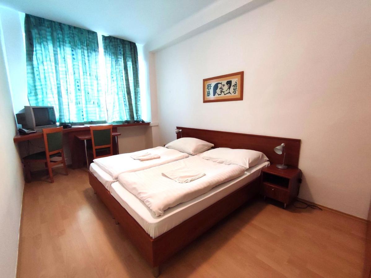 Hotel Jurki Dom Bratislava Luaran gambar